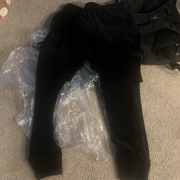 Rare Jordan Velour tracksuit with matching backpack. The size is XXL . - Picture 14 of 16